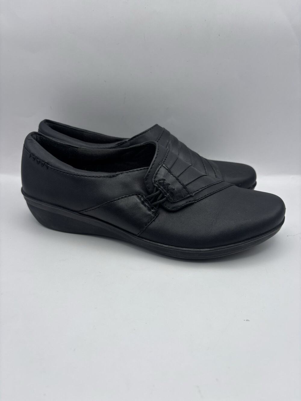 Clarks Everlay Iris Black leather Slip On Shoes Women Size 7